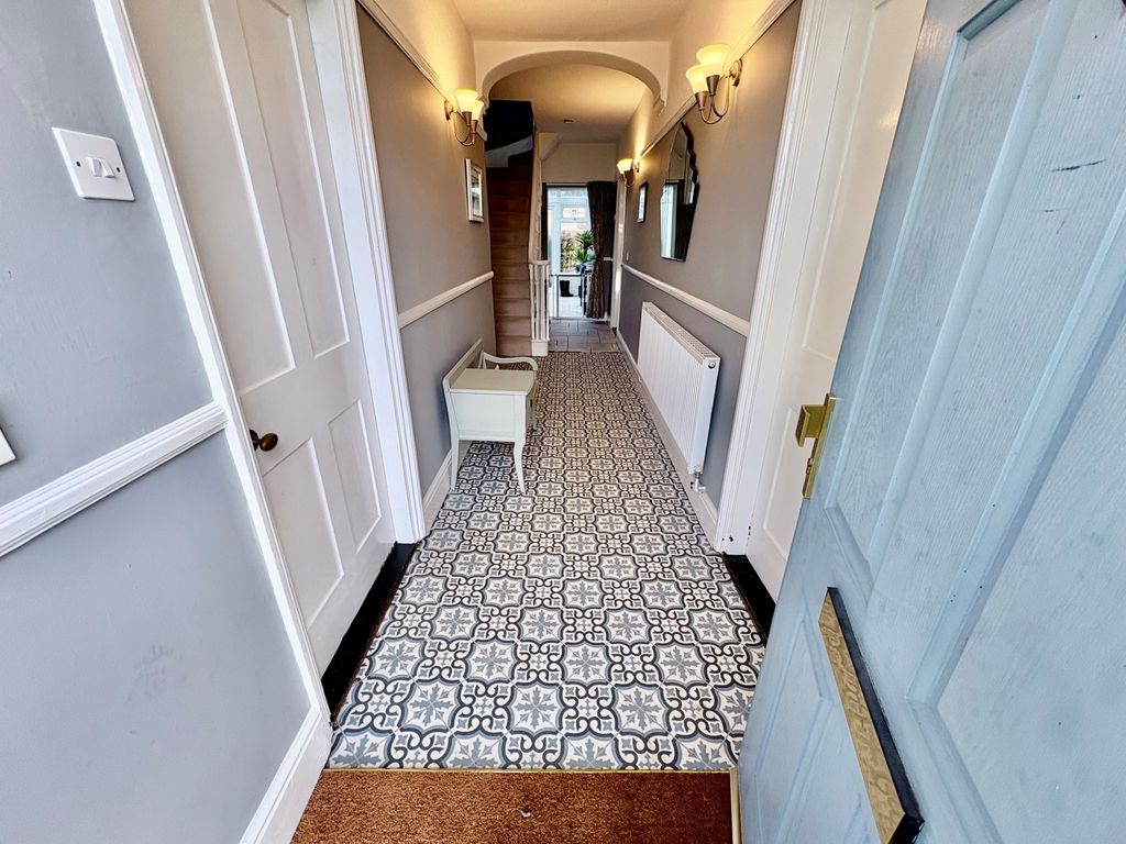 Property photo 2 of 37 Gallery