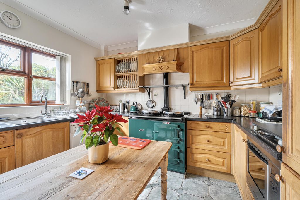 Property photo 3 of 29 Kitchen