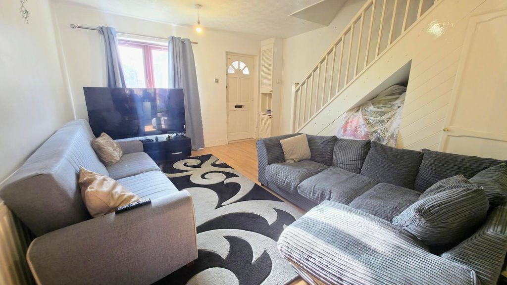 Property photo 2 of 11 Lounge