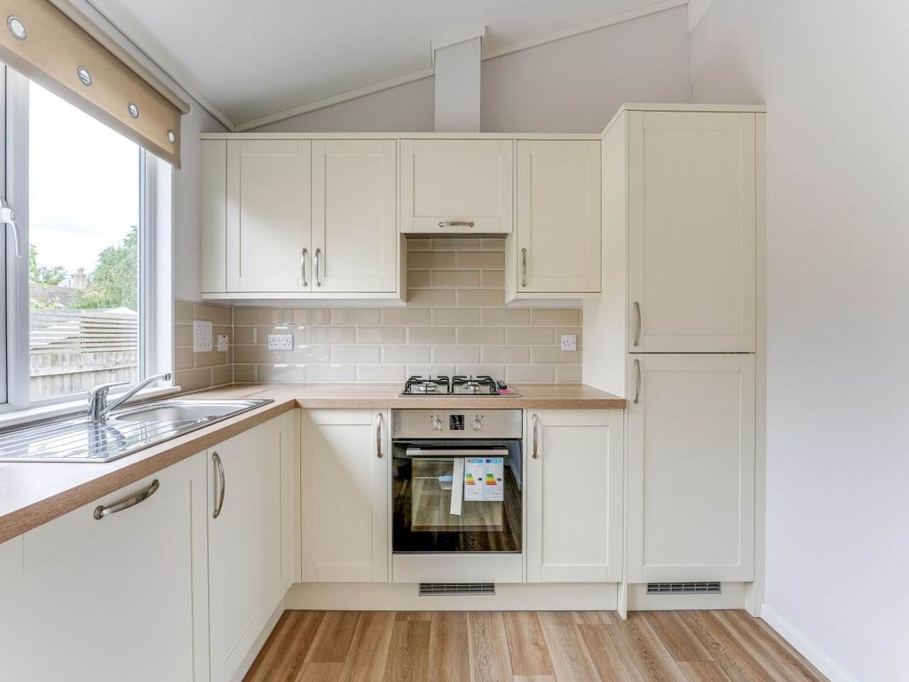 Property photo 2 of 15 3 Badgers Holt-5