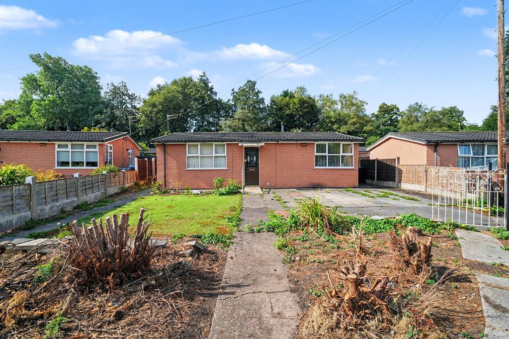 Property photo 1 of 14 31 Urban Drive, Altrincham, Cheshire, Wa15 8Hx