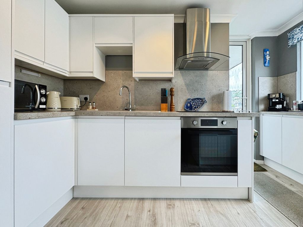 Property photo 2 of 19 Kitchen