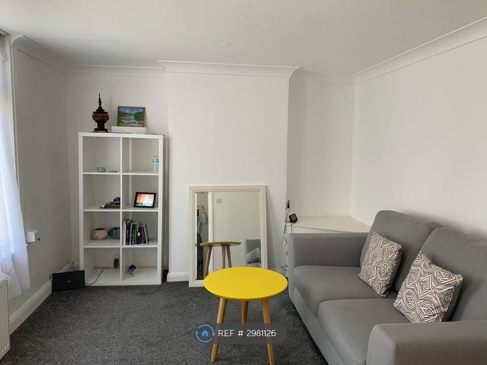 Property photo 2 of 8