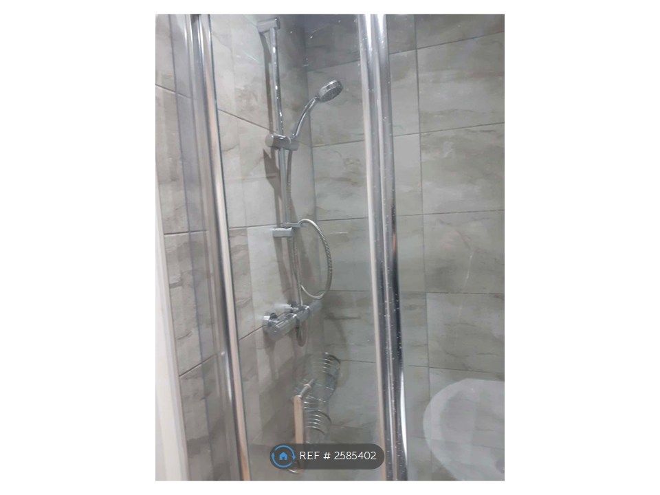 Property photo 3 of 6 Shower
