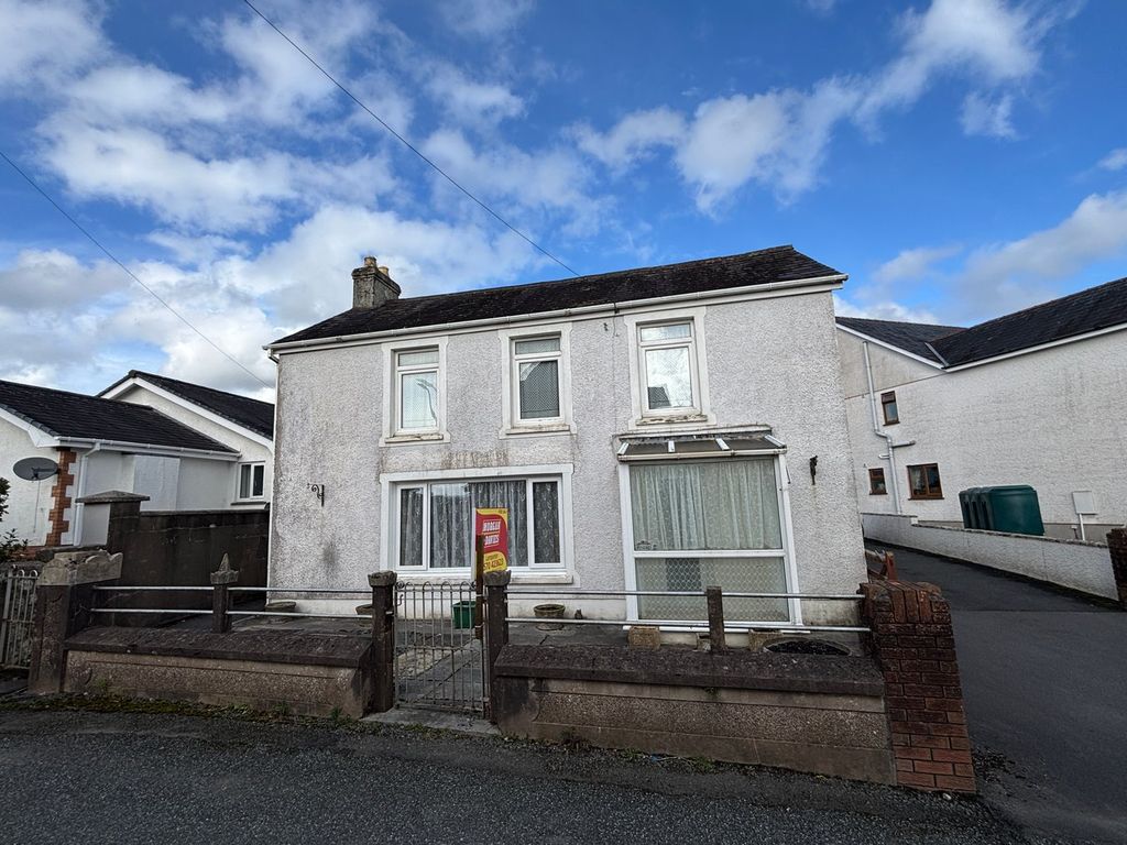 Property photo 2 of 19