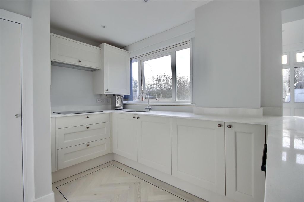 Property photo 2 of 13 971F0147-Fd03-4848-8Bf6-7Ab047Cf34Bb_1_201_A.Jpeg