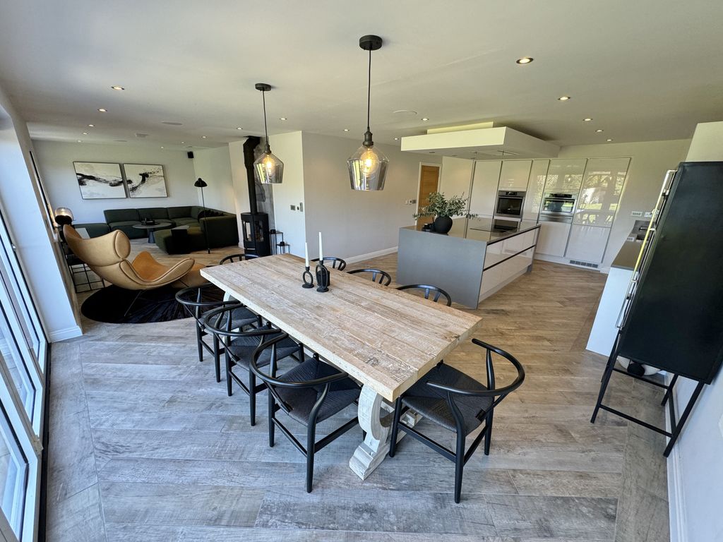 Property photo 2 of 27