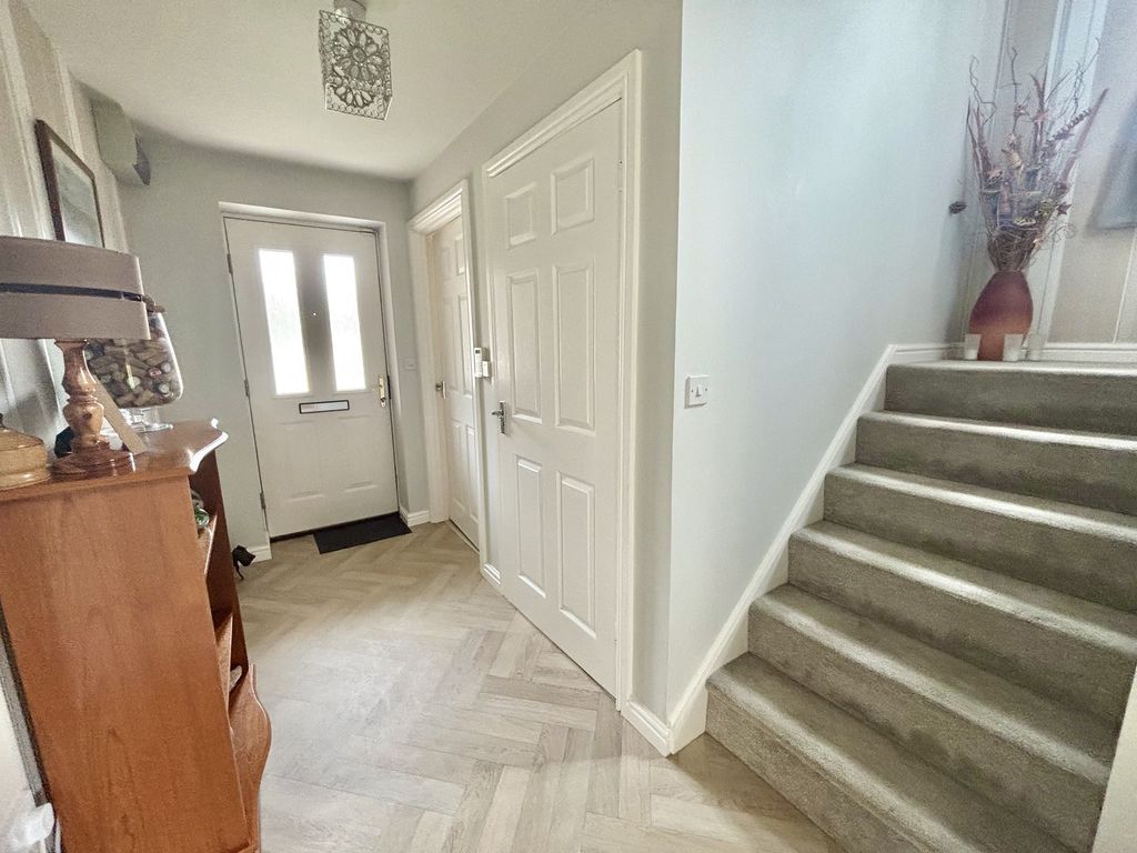 Property photo 3 of 36 Entrance Hall