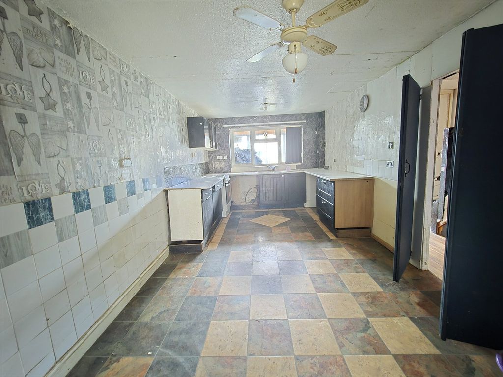 Property photo 2 of 10 Picture No. 11