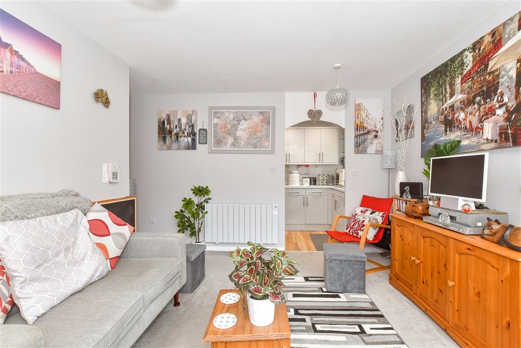 Property photo 2 of 12 Lounge