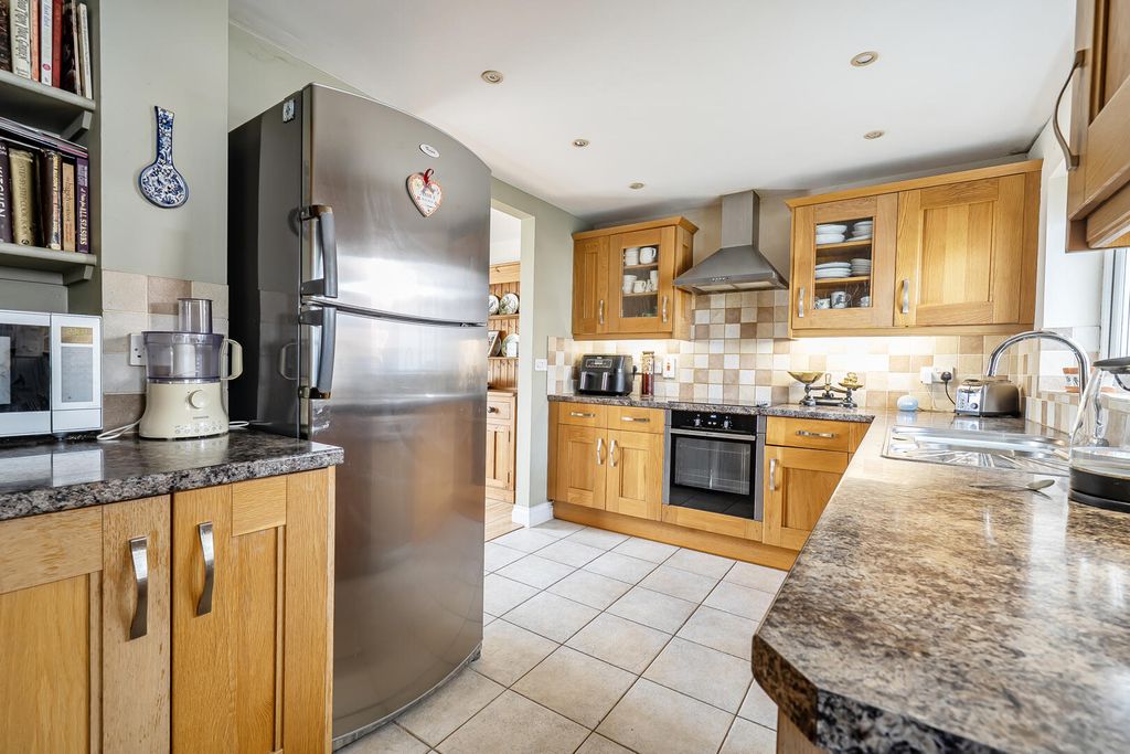 Property photo 2 of 24 Kitchen