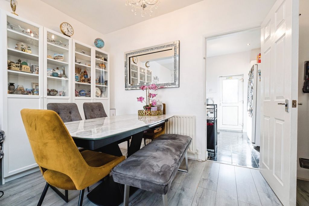 Property photo 3 of 16 Pbox-Img.Jpg