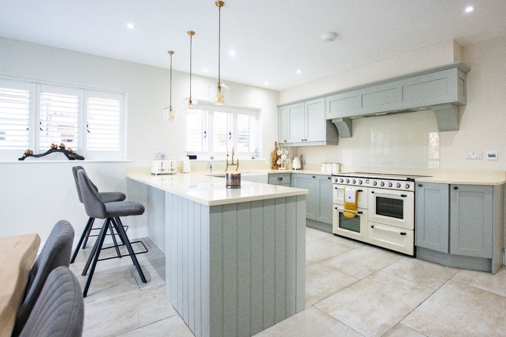 Property photo 3 of 22 3996796