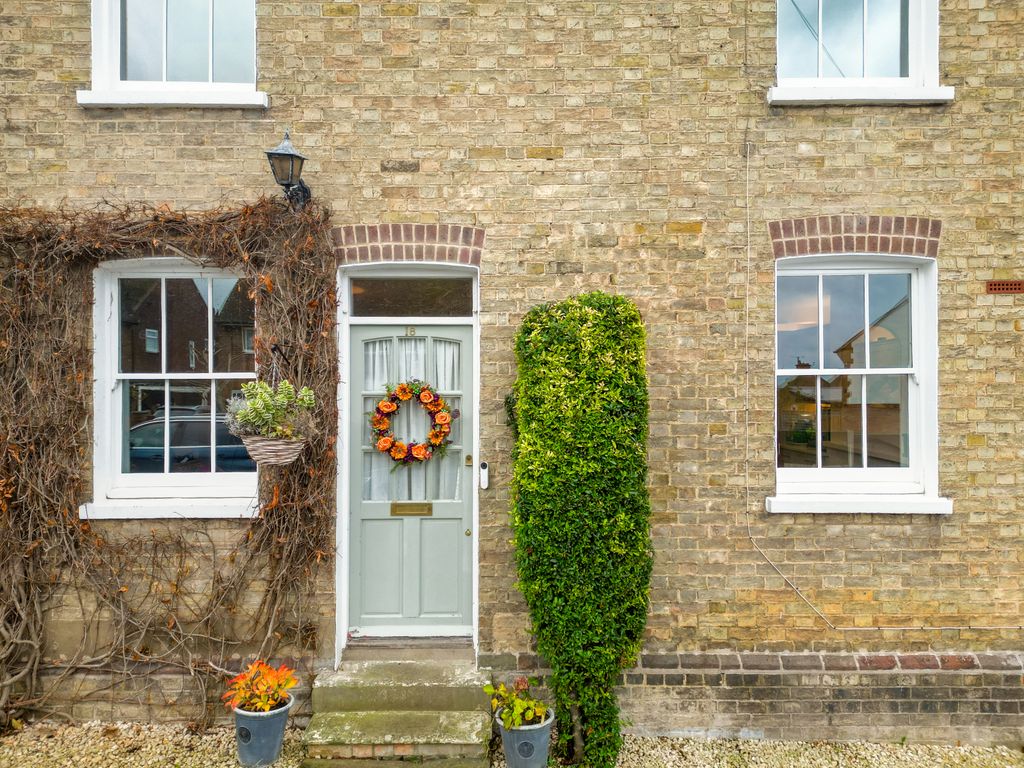 Property photo 1 of 33 Wellcroft, Ivinghoe