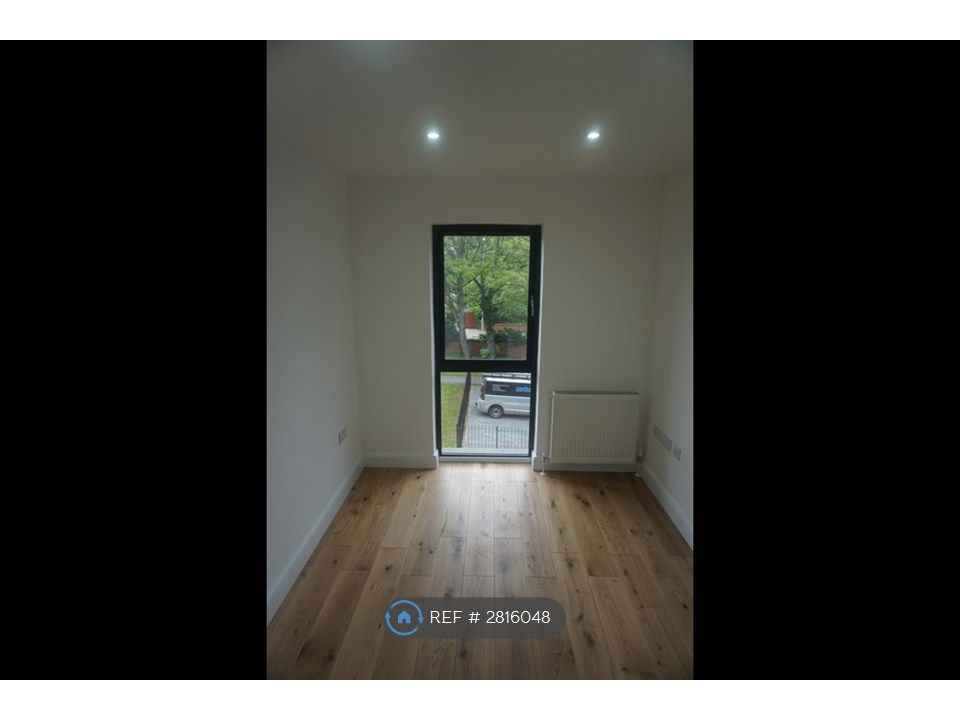 Property photo 3 of 12 Bedroom3