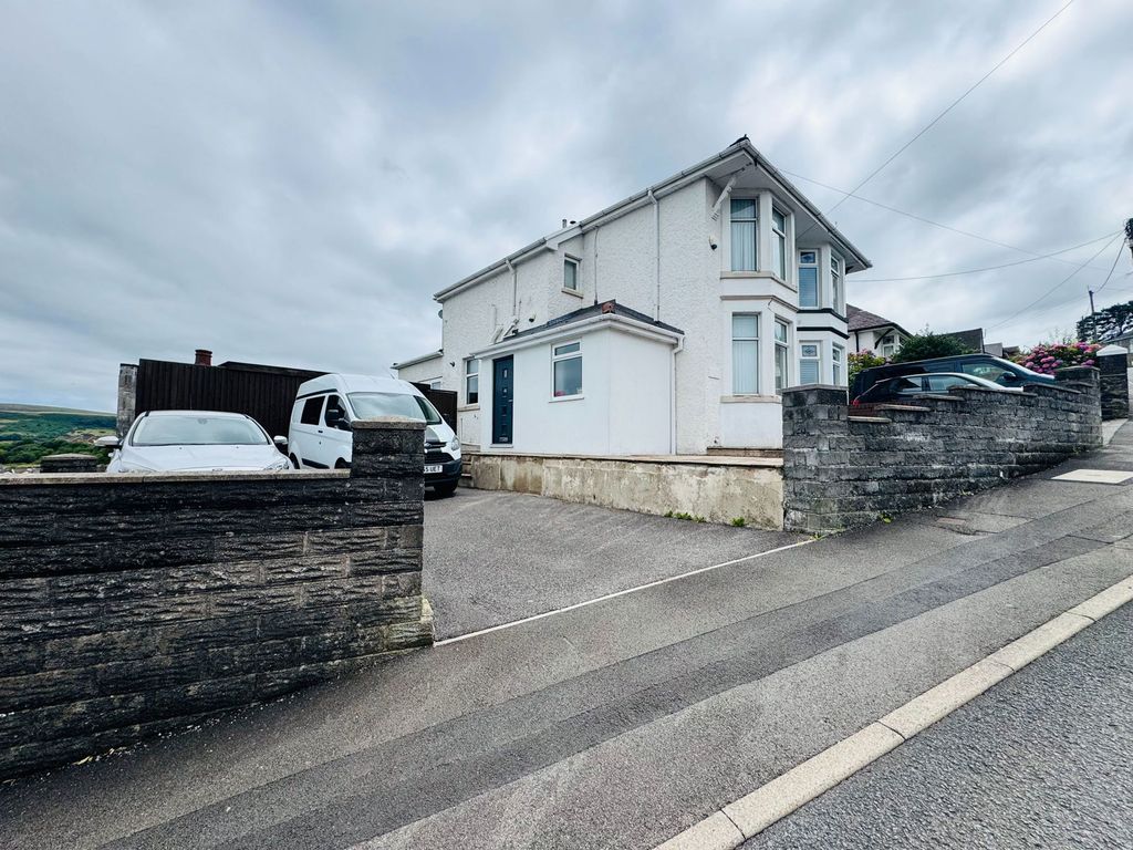Property photo 2 of 24