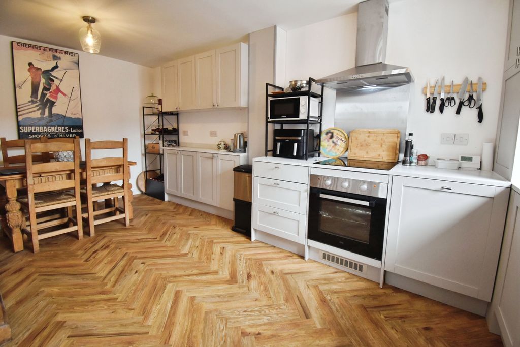 Property photo 2 of 14 Kitchen Diner