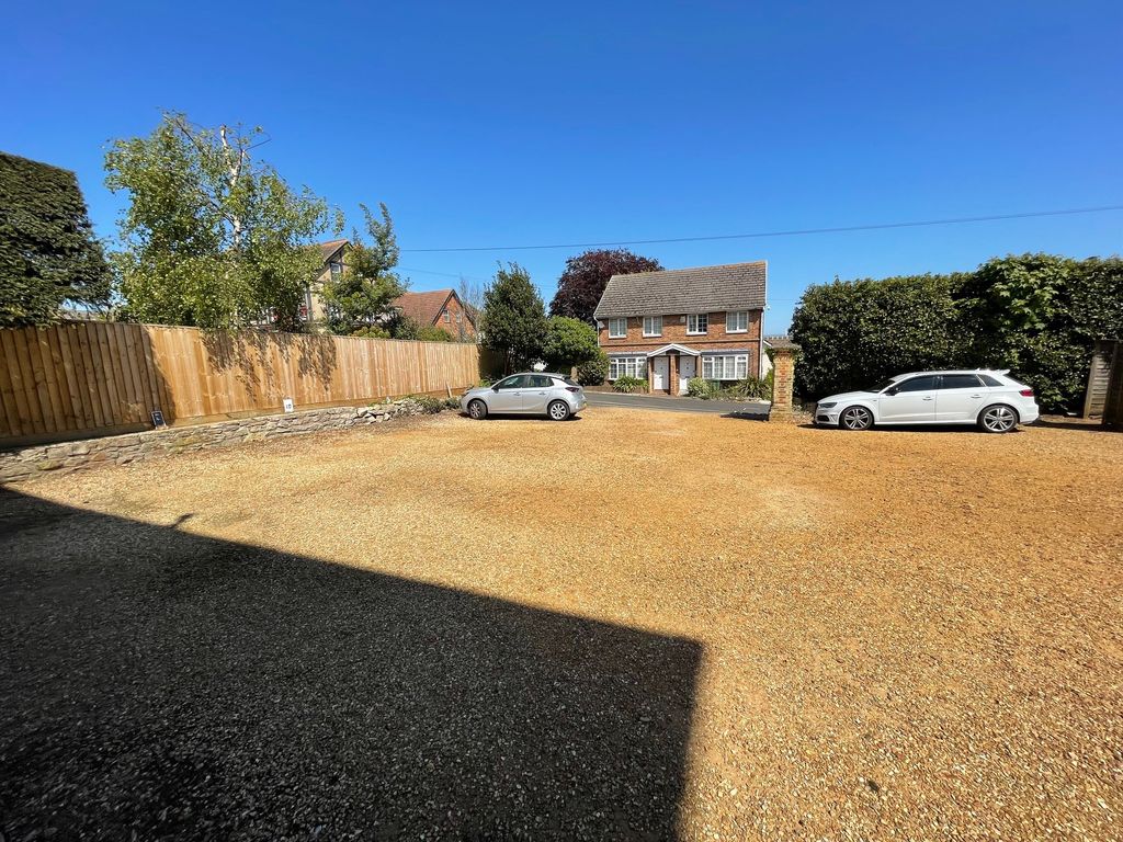 Property photo 2 of 3