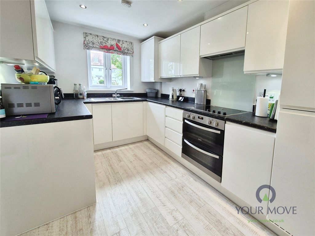 Property photo 3 of 25 Kitchen