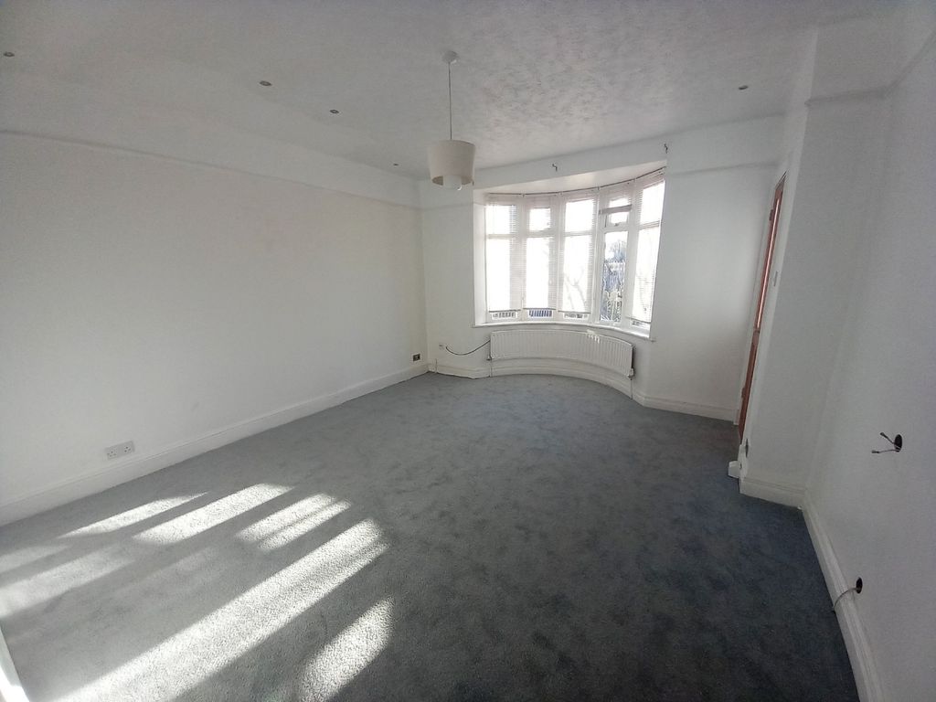 Property photo 2 of 13 Lounge