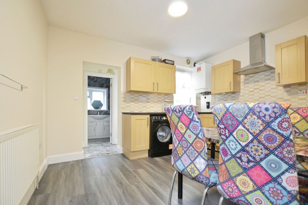 Property photo 3 of 11 Kitchen Dining