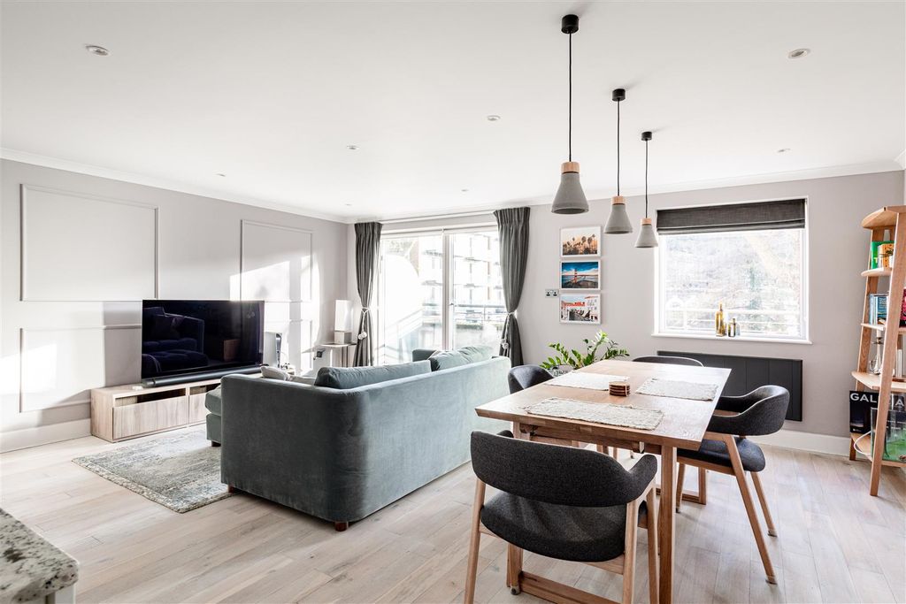 Property photo 1 of 12 Chiswick High Road-7.Jpg