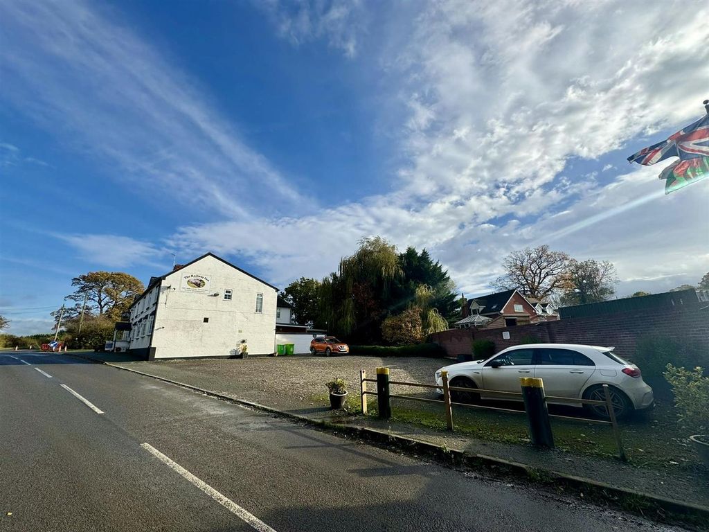 Property photo 3 of 14 Chloe Side Photo 2.Jpeg