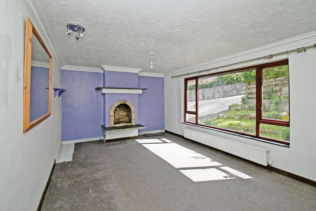 Property photo 3 of 17 Photo