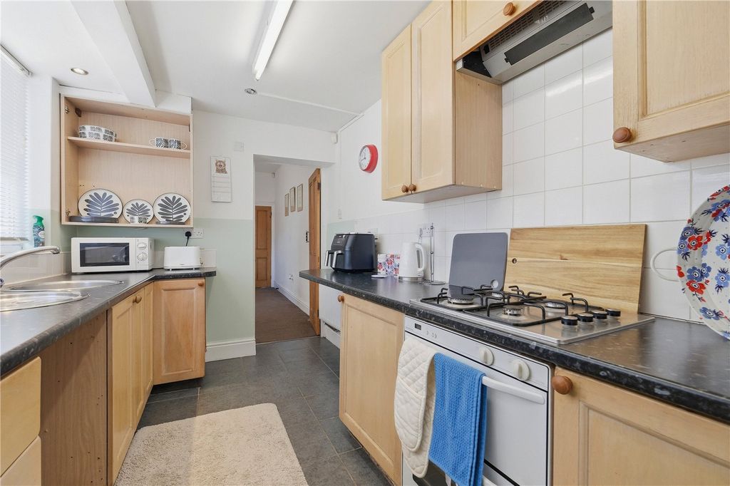 Property photo 3 of 17 Kitchen