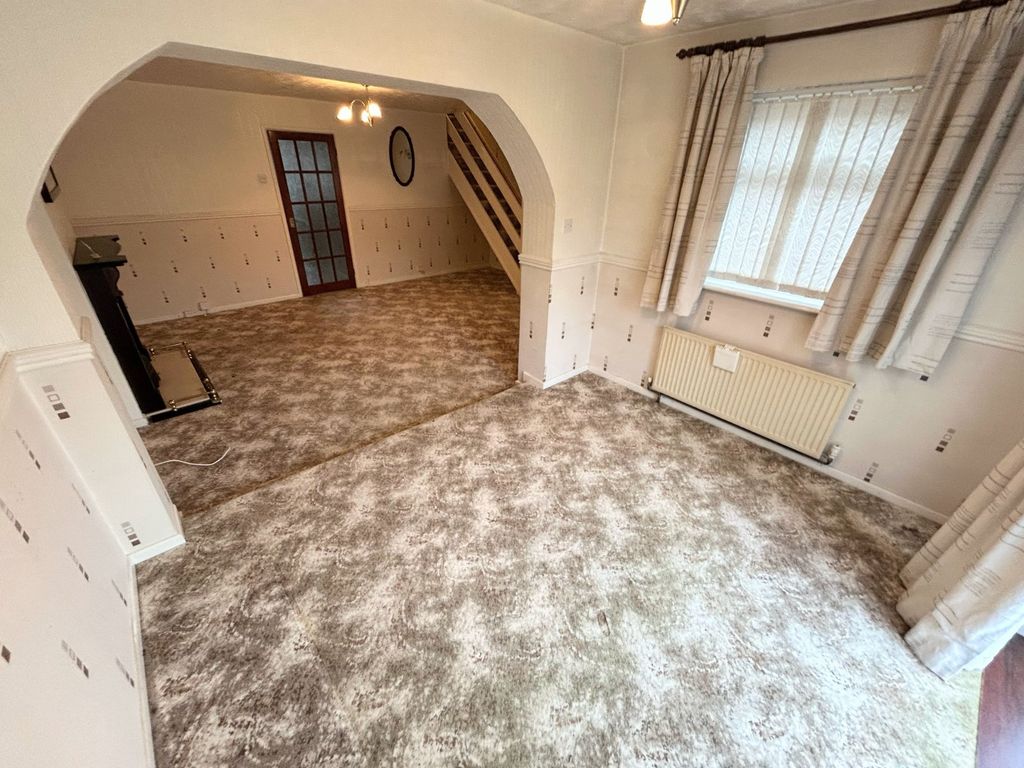 Property photo 3 of 17 Dining Room