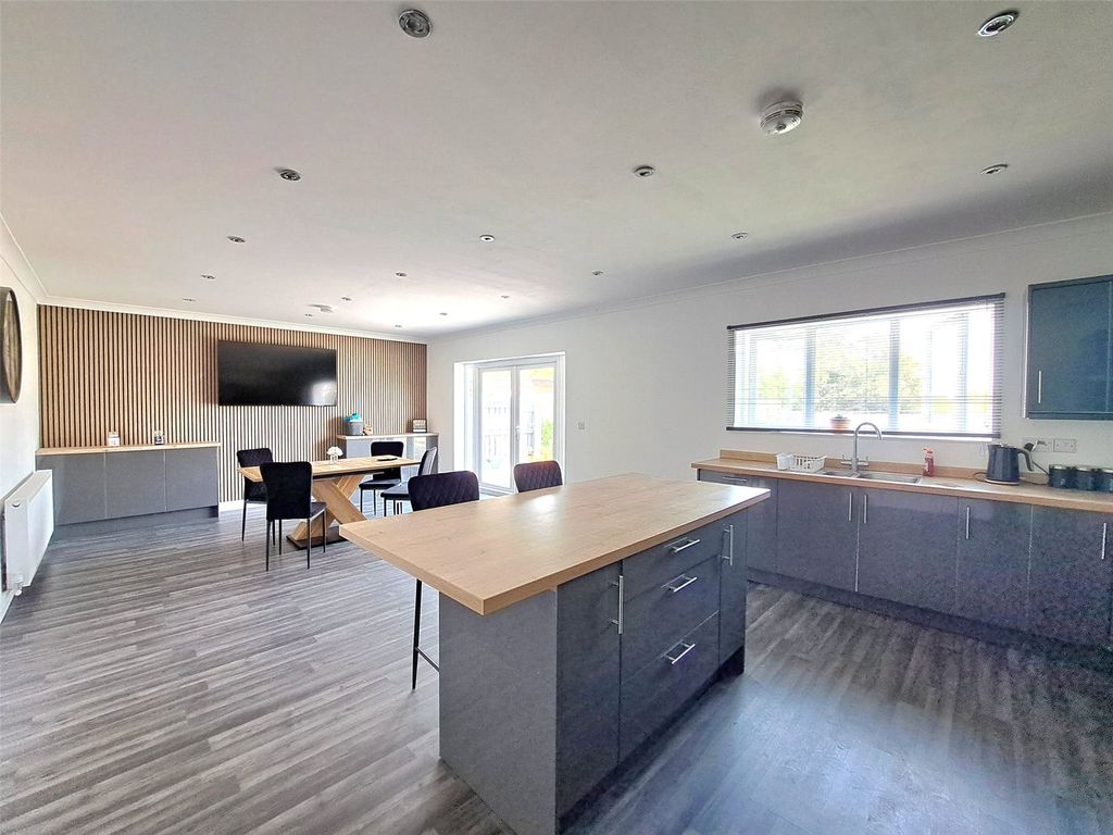 Property photo 3 of 35 Picture No. 25