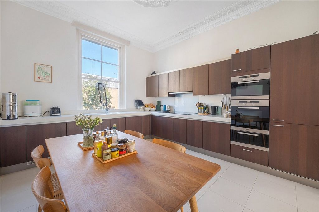 Property photo 3 of 20 Kitchen