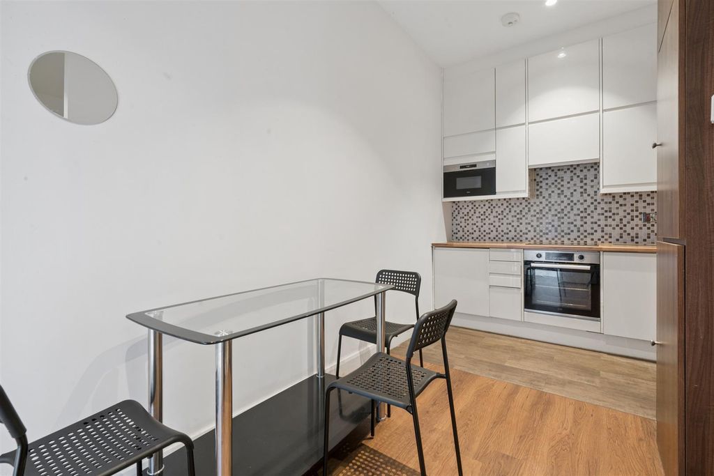 Property photo 3 of 7 Dining