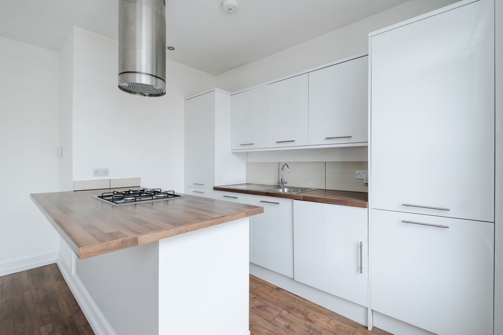 Property photo 3 of 12 Mildmay Road