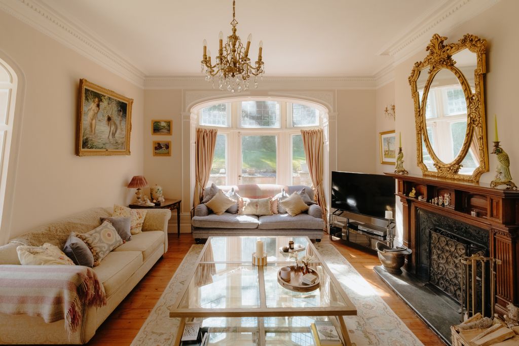 Property photo 3 of 32 Croft-Hastings-Lowerparkroad-Interior-22