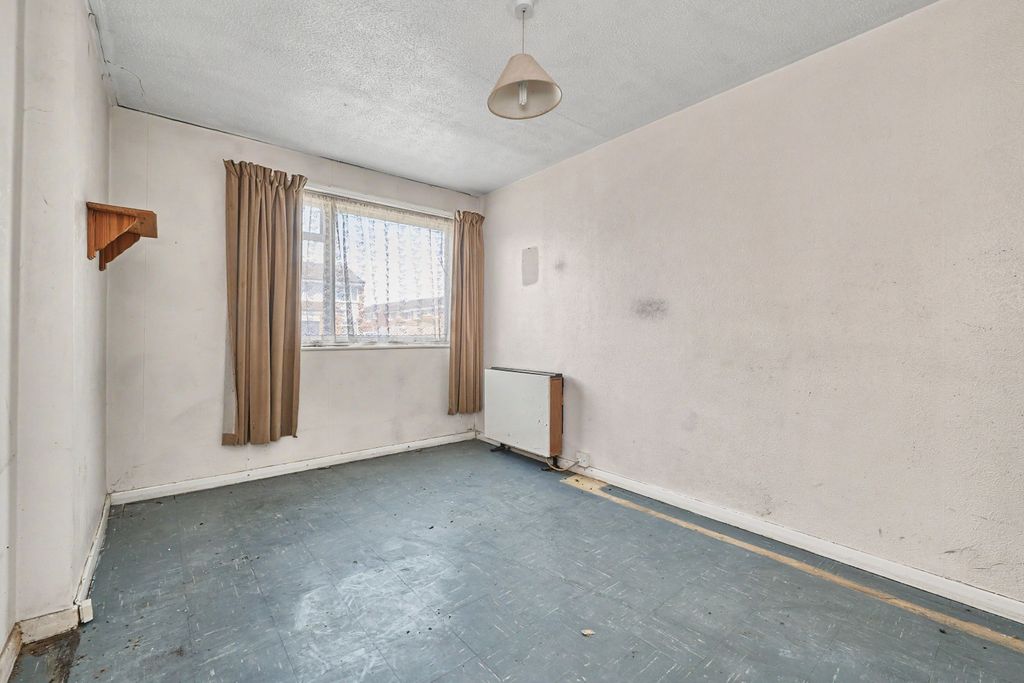 Property photo 3 of 10 47 Nelson Gardens, Braintree, Essex, CM7 9Tg