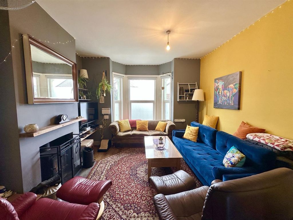 Property photo 2 of 26