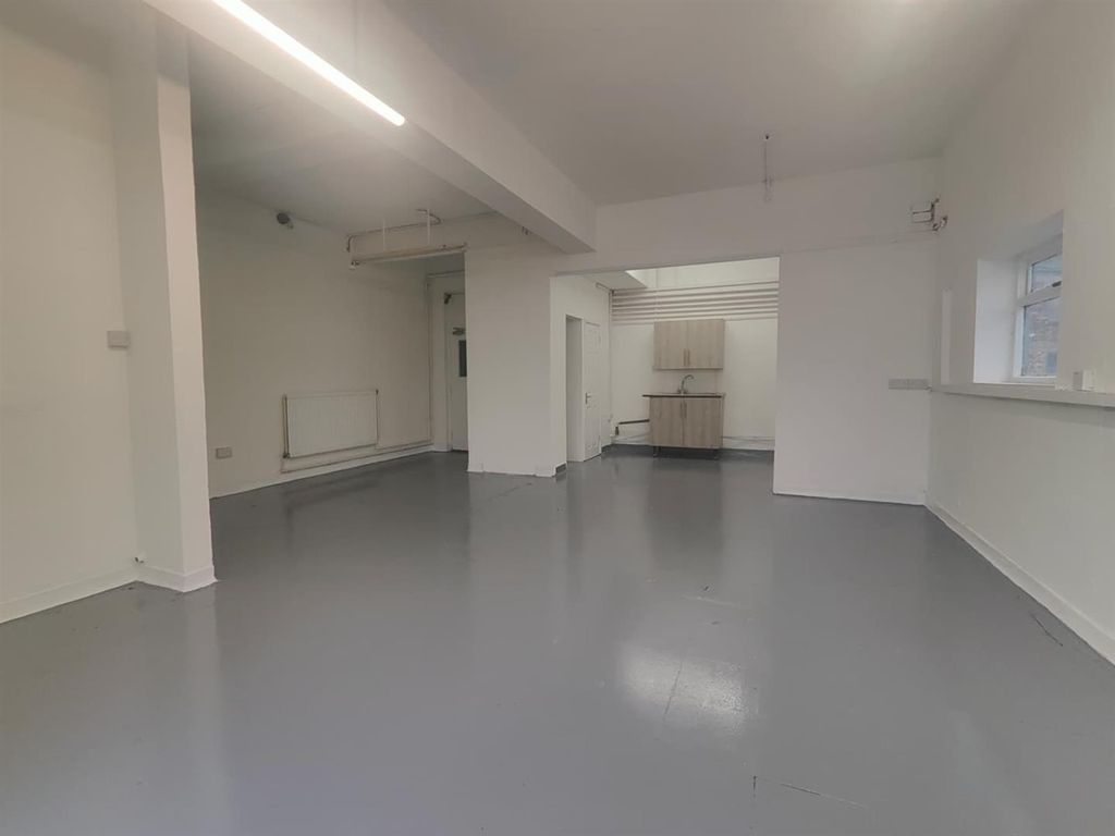 Property photo 3 of 6 Main Area.Jpeg