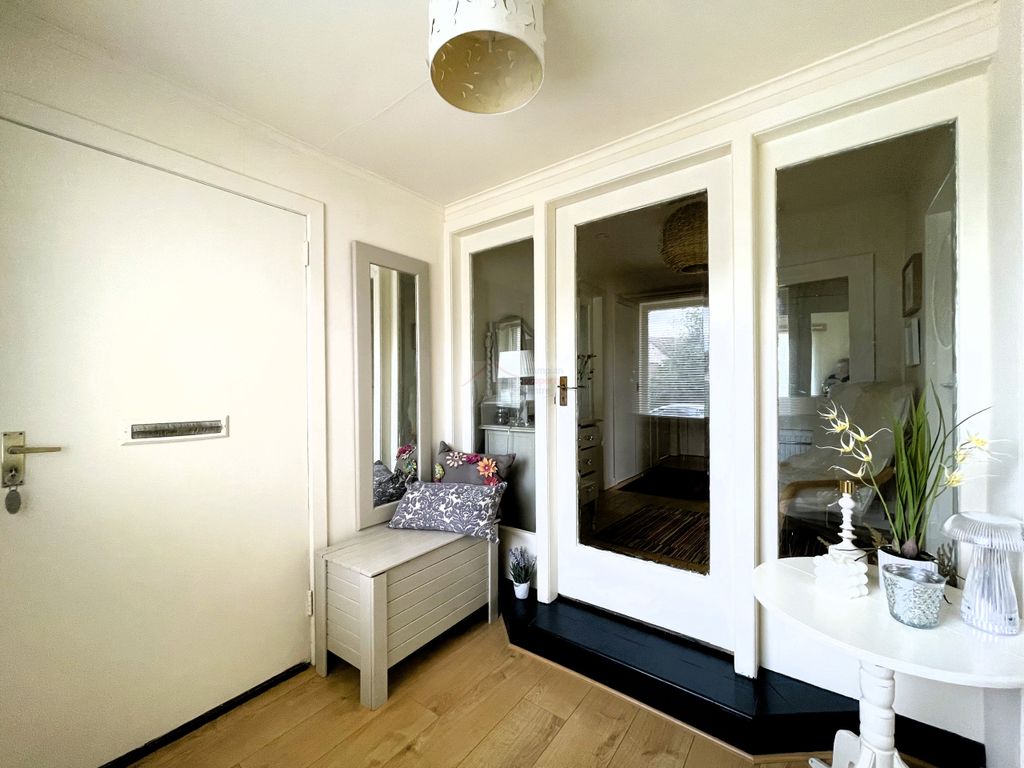 Property photo 3 of 28 Vestibule.Jpg