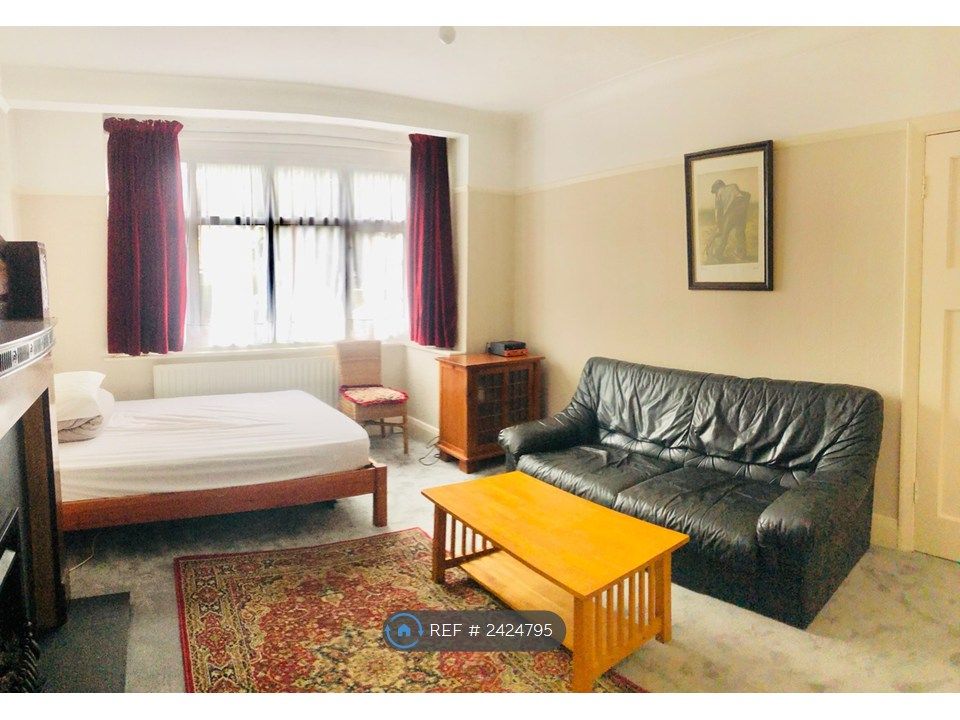 Property photo 1 of 9 Room 2