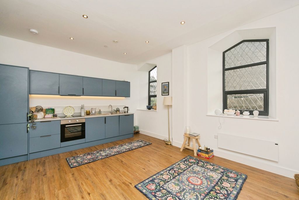 Property photo 2 of 13 Pbox-Img.Jpg