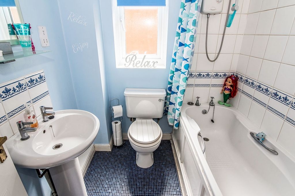 Property photo 1 of 12 Bathroom/Wc