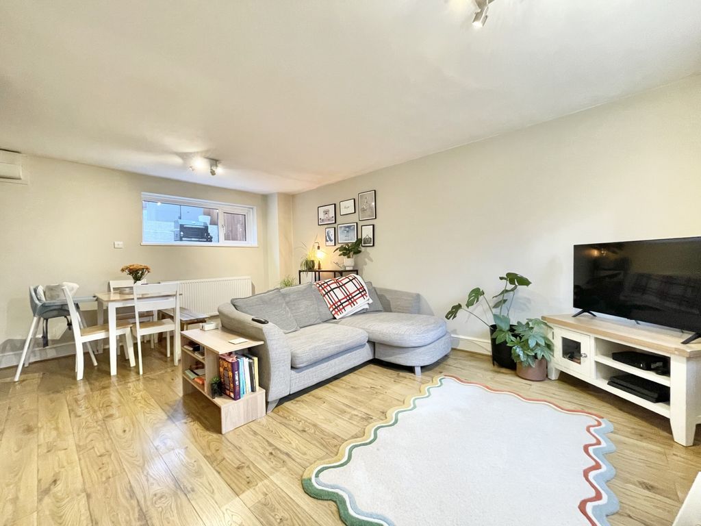 Property photo 3 of 14 Photo 3