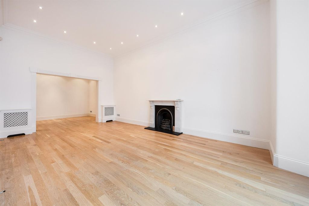 Property photo 3 of 10 Old Brompton Road 2_200-7-2.Jpg