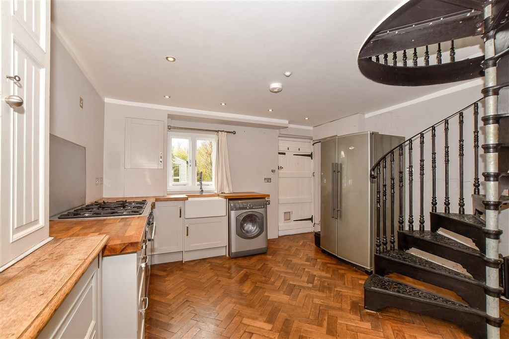 Property photo 3 of 16 Kitchen Area