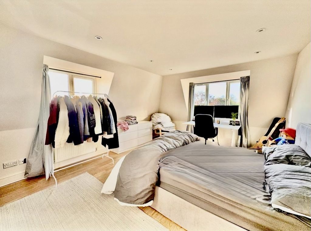 Property photo 3 of 4