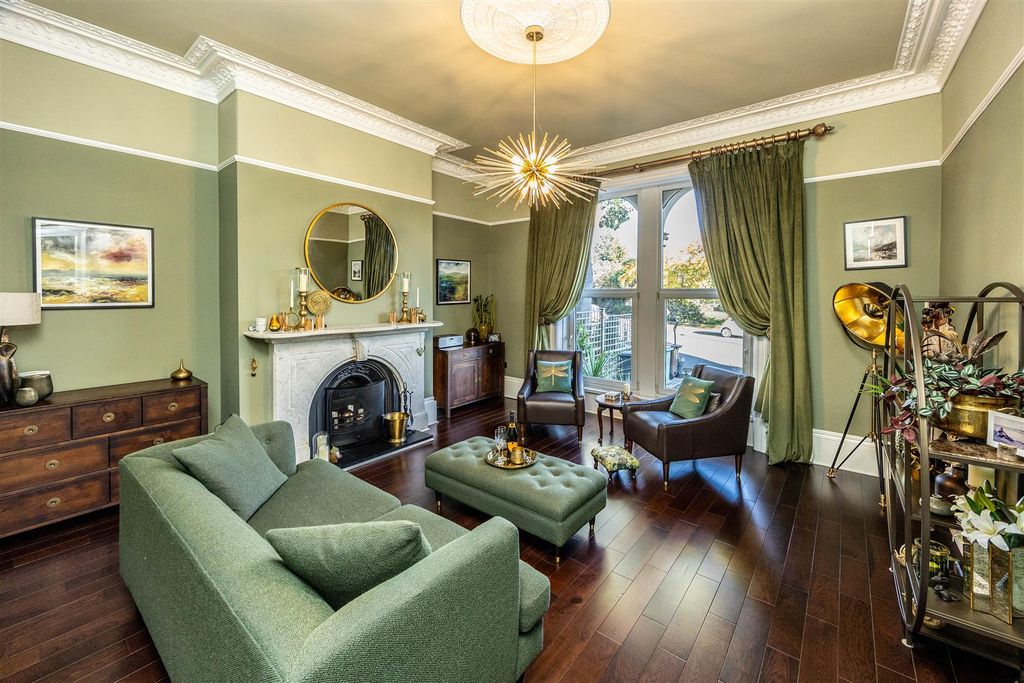 Property photo 2 of 31 18Grhudds-241024-1.Jpg