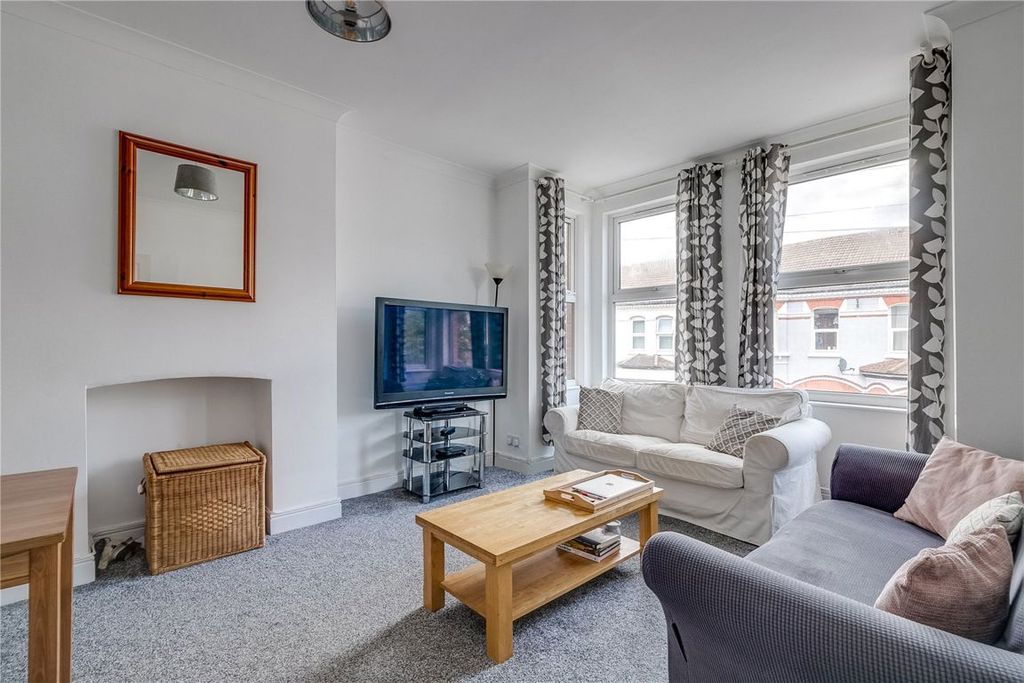 Property photo 2 of 6