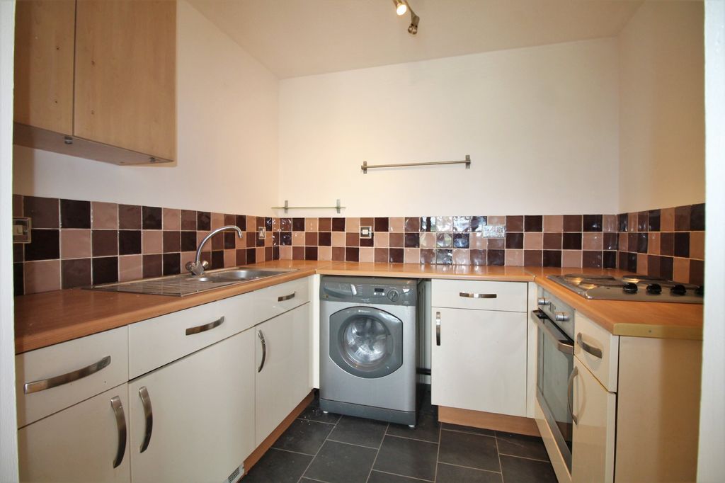 Property photo 3 of 6