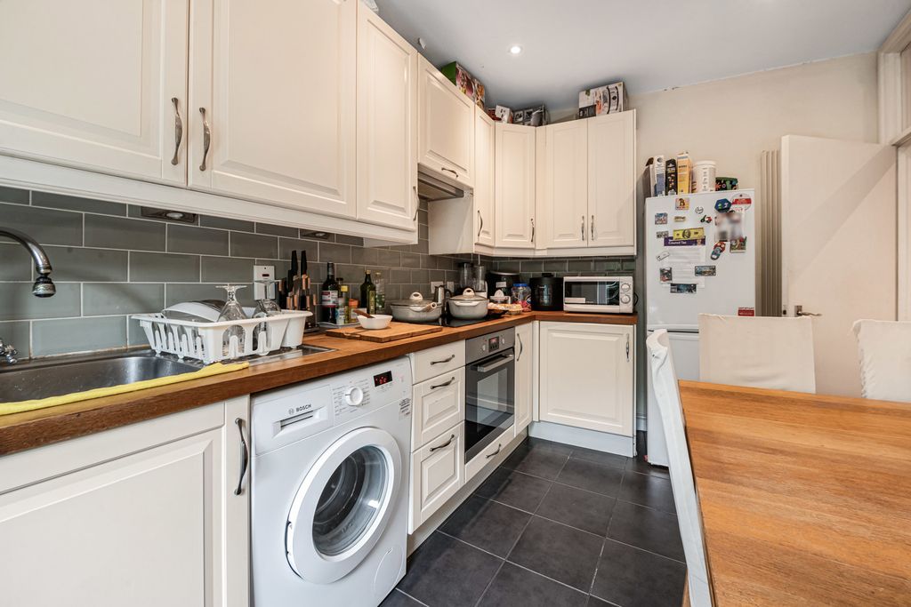 Property photo 3 of 14 Kitchen